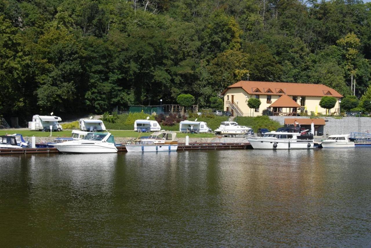Marina Vltava Ξενοδοχείο Nelahozeves Εξωτερικό φωτογραφία